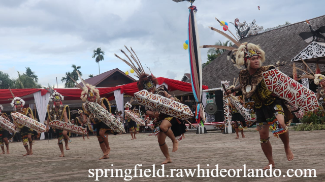 Wisata Budaya Pampang: Menyelami Tradisi Dayak