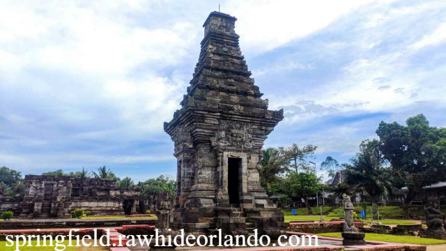 Menelusuri Pesona Candi Penataran yang Sarat Makna Budaya